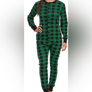 Silver Lily Pajama Set, size medium, NWT.